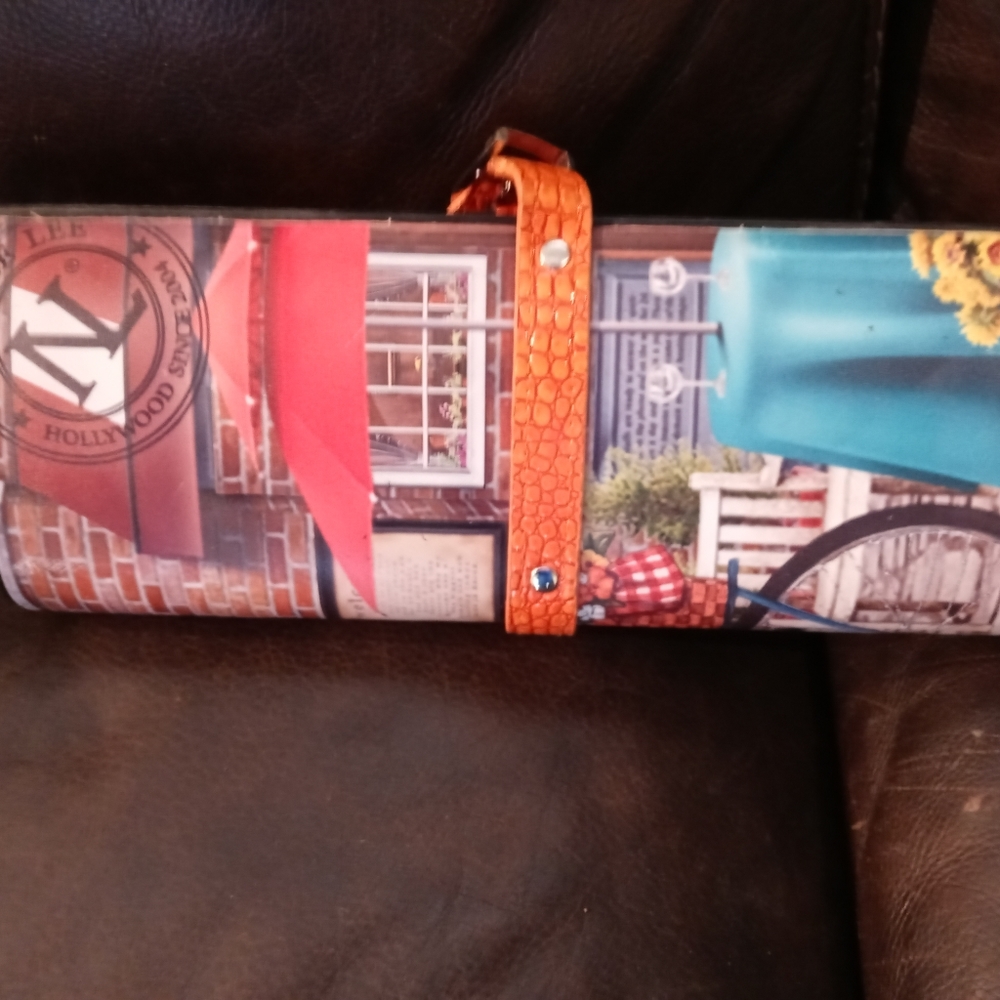 Nicole lee clutch